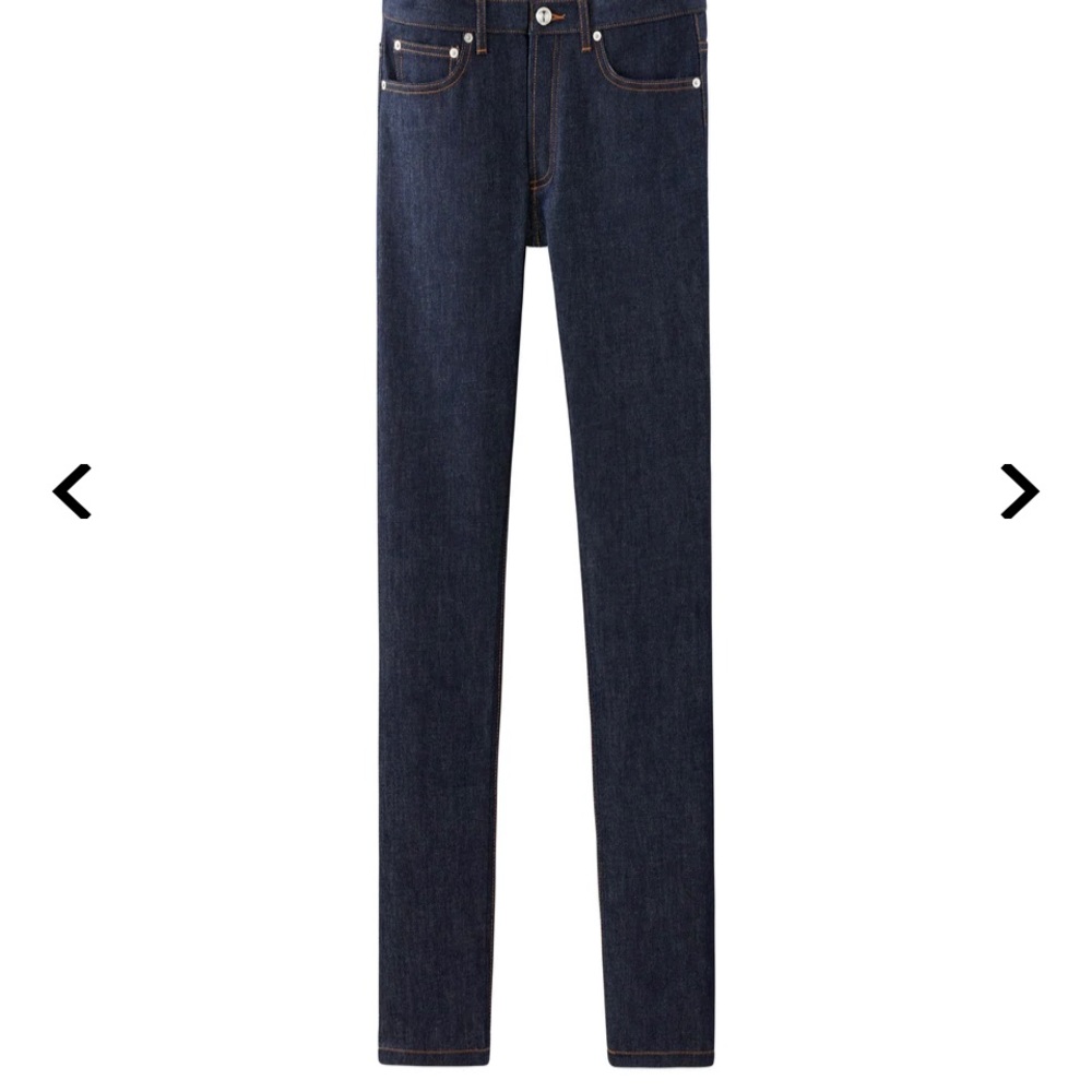 A.P.C Petit New Standard $250
Jeans men/ denim
Color ÍNDIGO STRETCH
NWOT